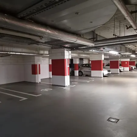 Modern Metro Apartament, Parking